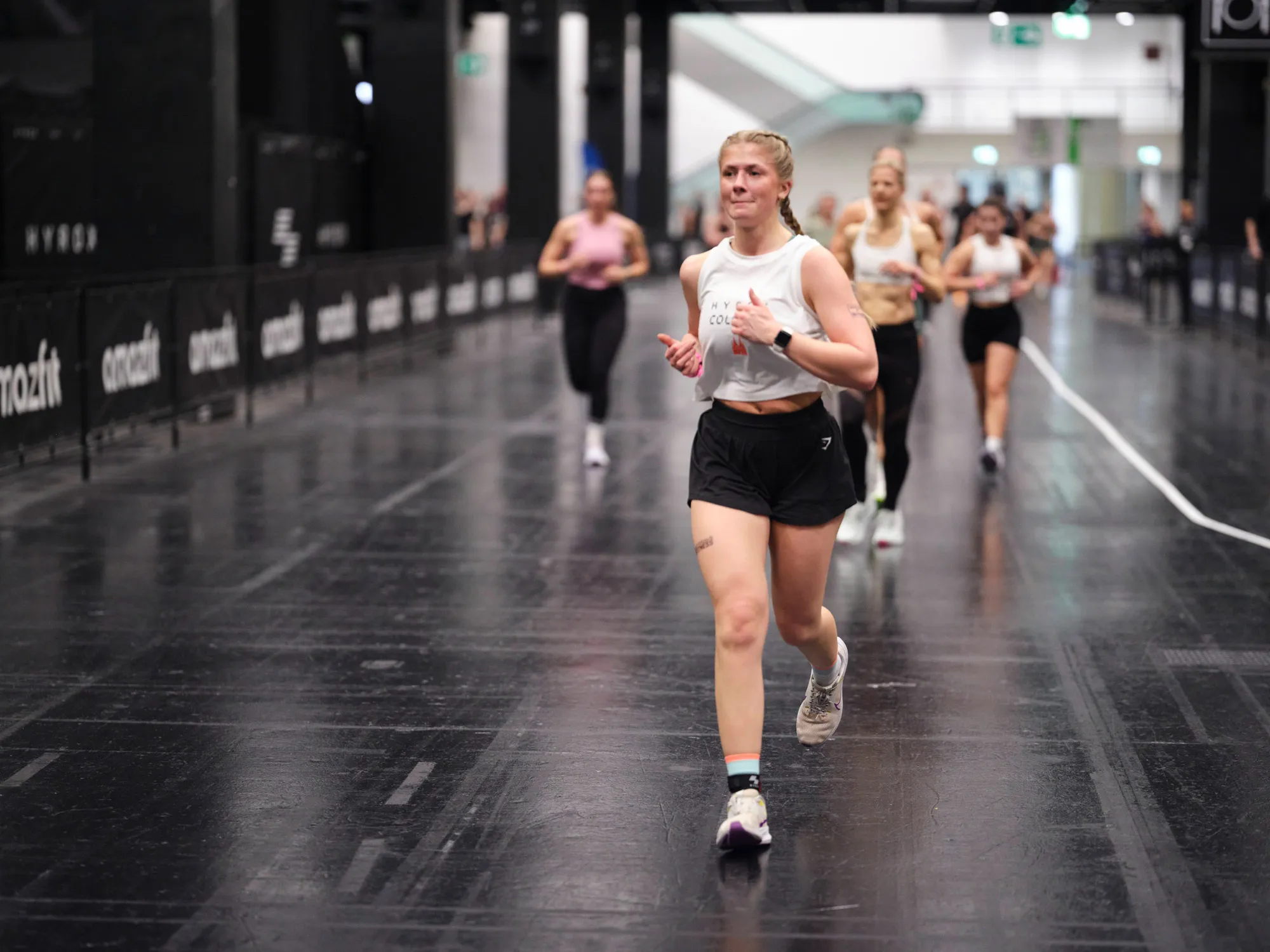 HYROX-Teilnehmerin beim Laufen
